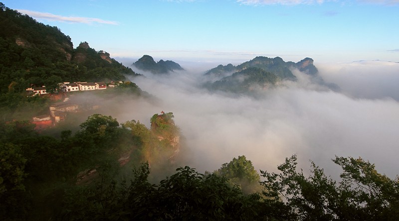 仙居（作者：胡宏坤；拍摄地址：休宁县齐云山镇齐云山村；联系电话：18955966555；联系地址：休宁县工商局）.jpg